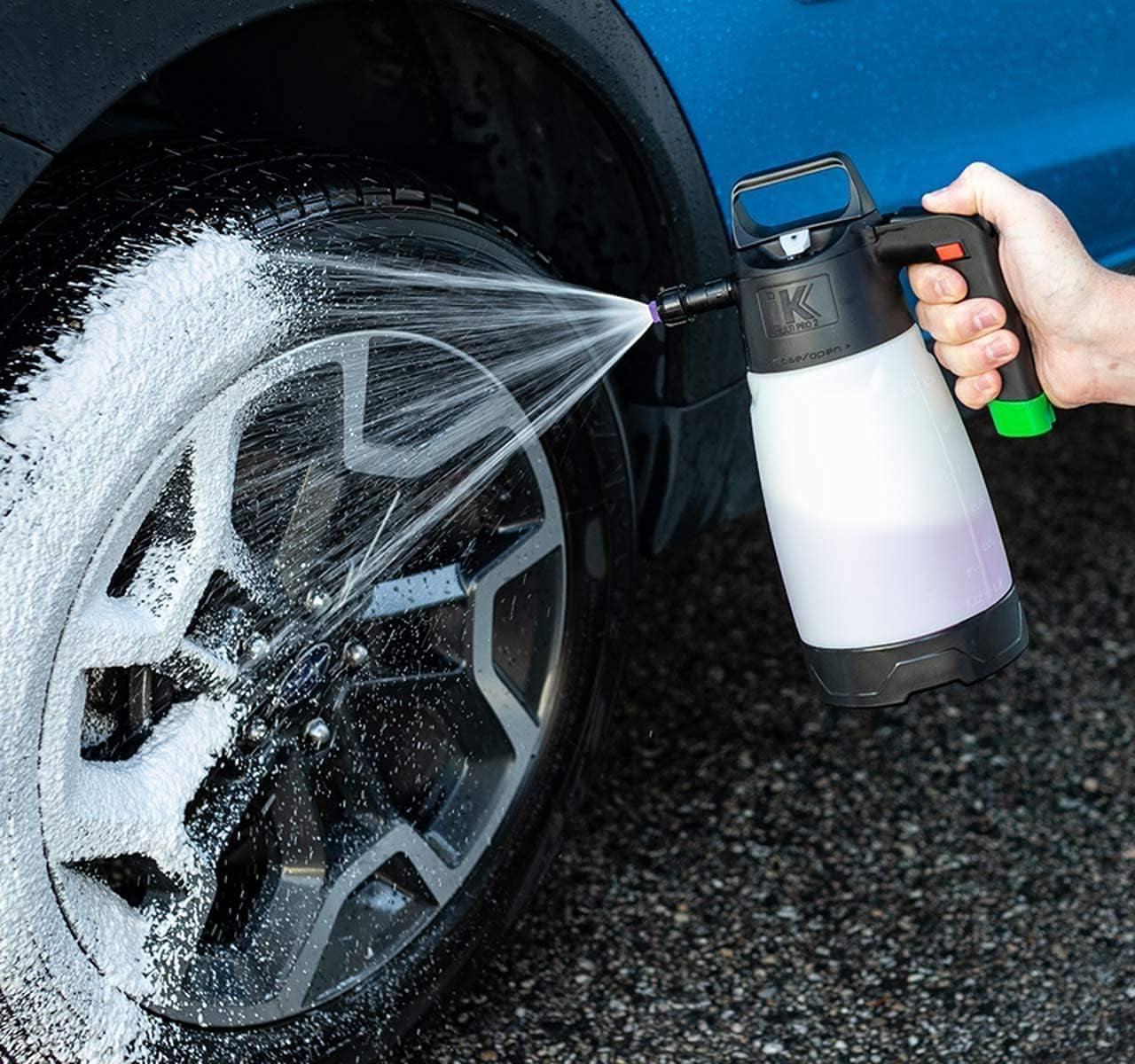 Ik Foam PRO 2 Pump Sprayer, Professional Spray Bottle for Automotive Cleaning, Detailing, and Industrial Cleaning, Bundle with a Keychain Light