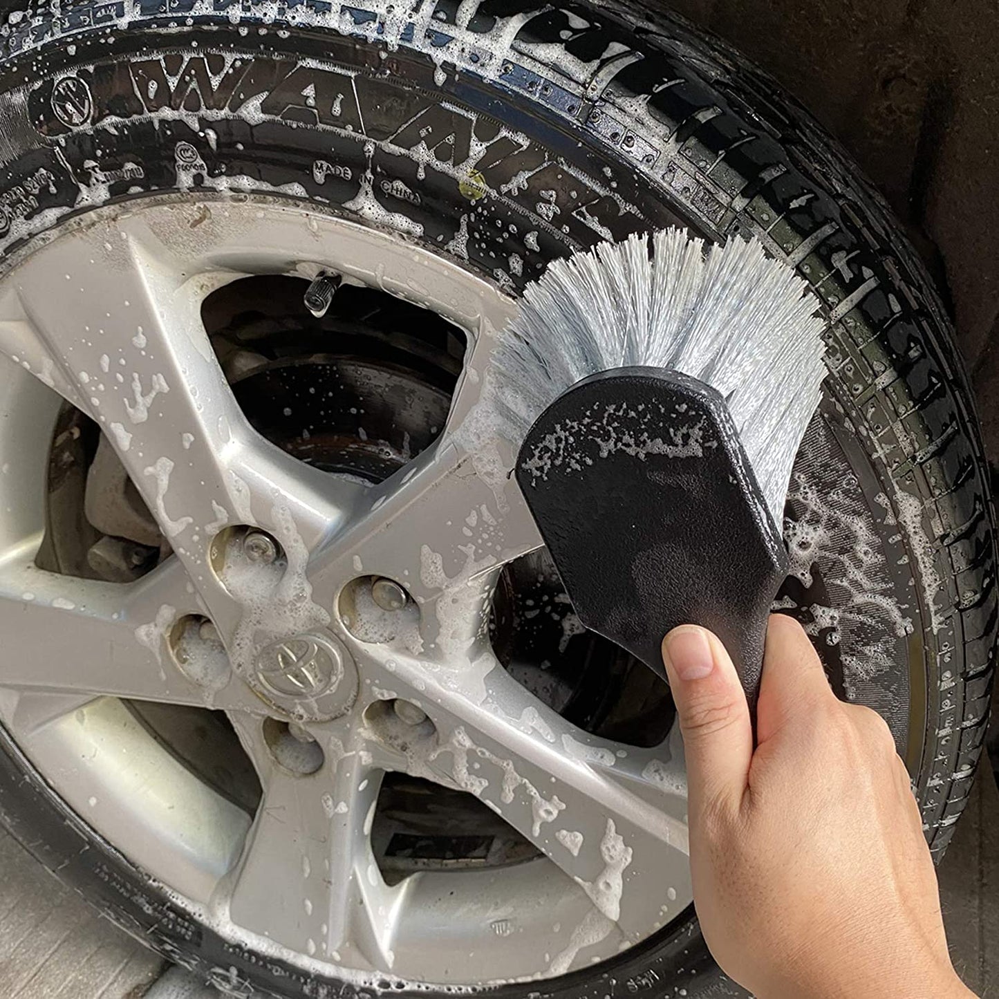 Professional Wheel and Tire Cleaning Brush with Soft Bristles and Short Handle for Efficient Dirt and Grime Removal