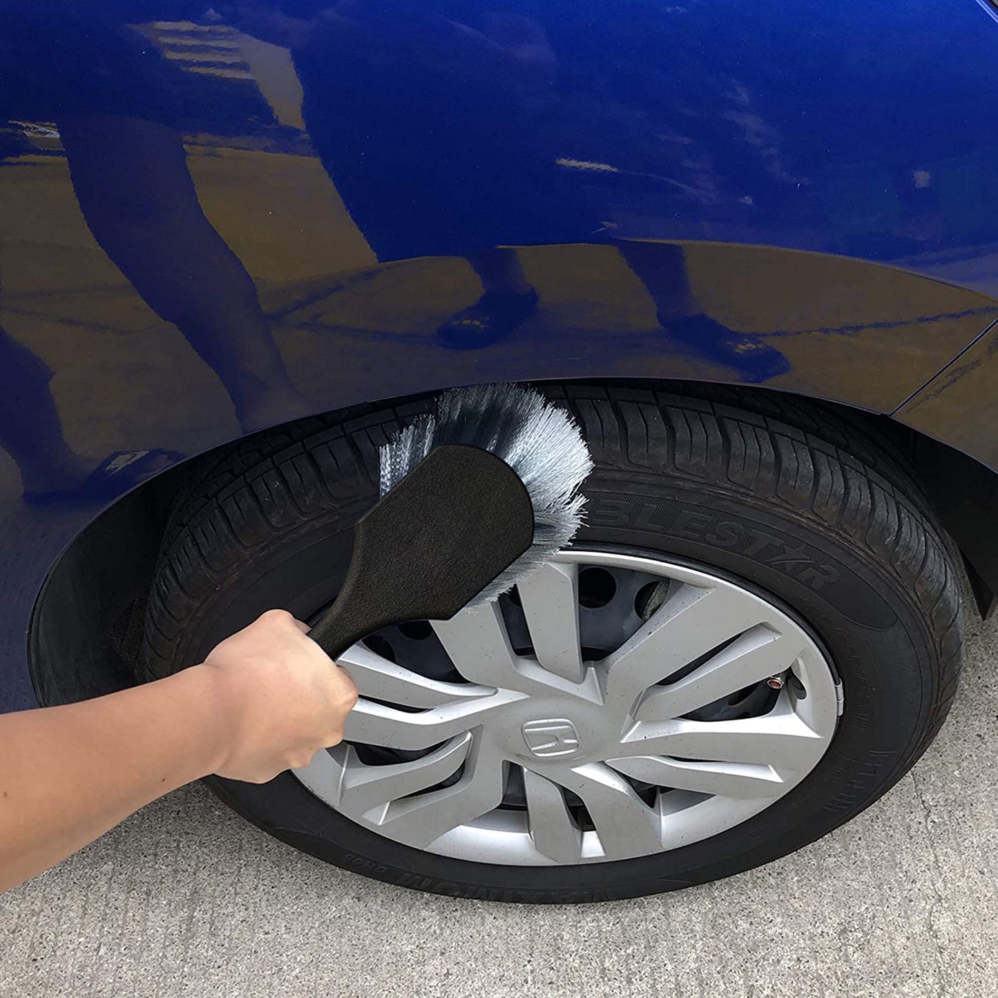 Professional Wheel and Tire Cleaning Brush with Soft Bristles and Short Handle for Efficient Dirt and Grime Removal